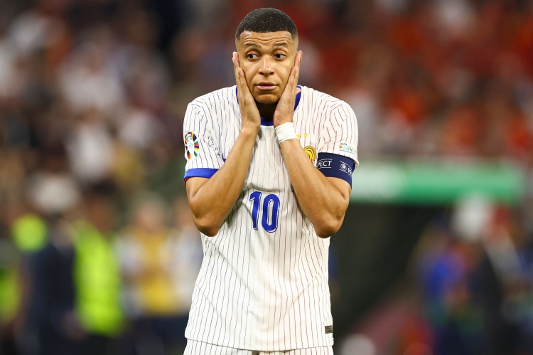 没切大号？姆巴佩为法国出战的近14场比赛只进2球，还有1粒是点球